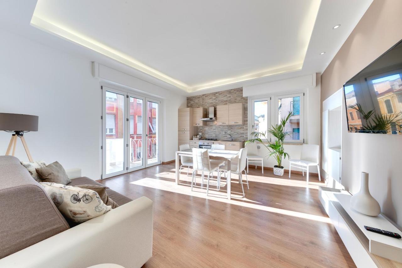 Ariston - Ciclabile Appartamento In Centro Al Mare Con Balcone Sanremo Dış mekan fotoğraf